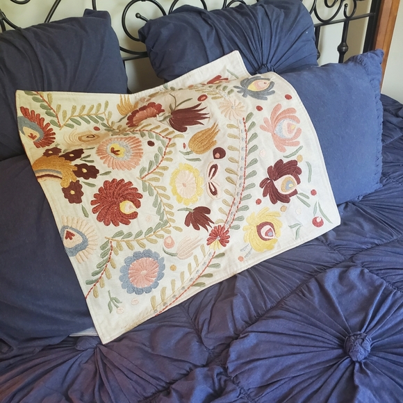 Pottery Barn Knowles Pillow Cover- 24"x24" - Picture 3 of 8